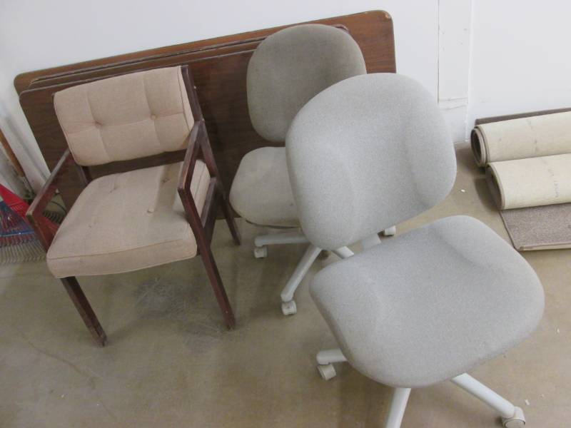 lot 25 image: Lot of chairs and 4 tables, 3 - 4 f...