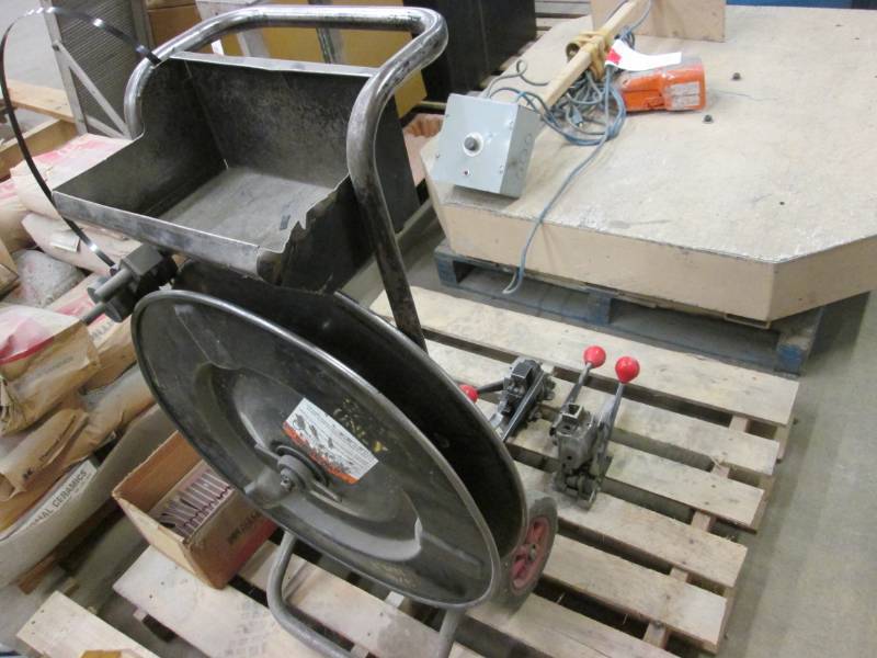lot 12 image: Pallet bander with 2 control levers...