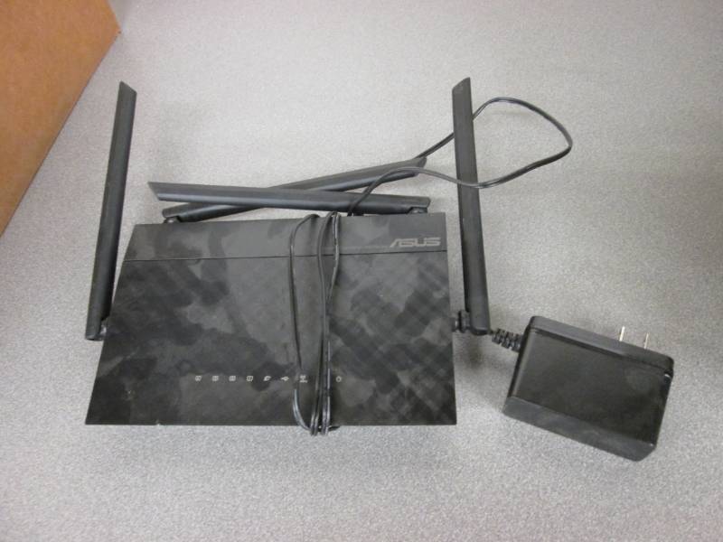 lot 32 image: Asus router model RT-AC1200...
