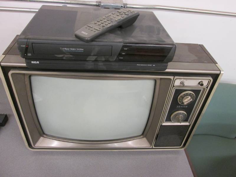 lot 33 image: Retro TV and VCR...
