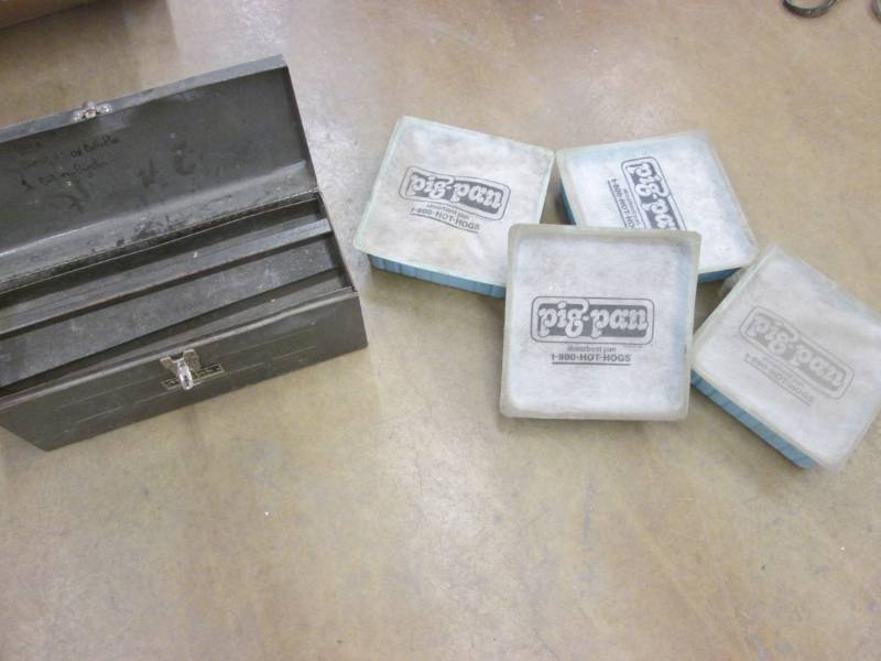lot 40 image: 4 pig pan absorbant pans and a Homa...