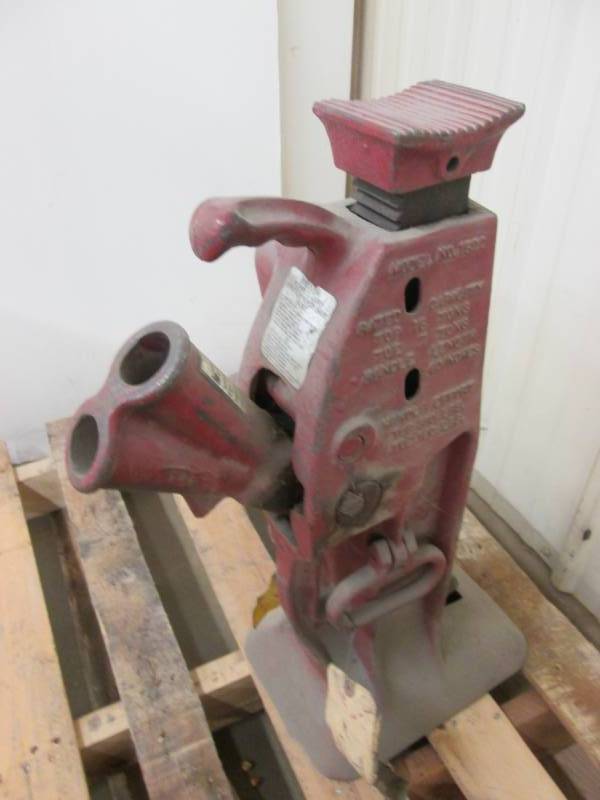 lot 45 image: High capacity jack...