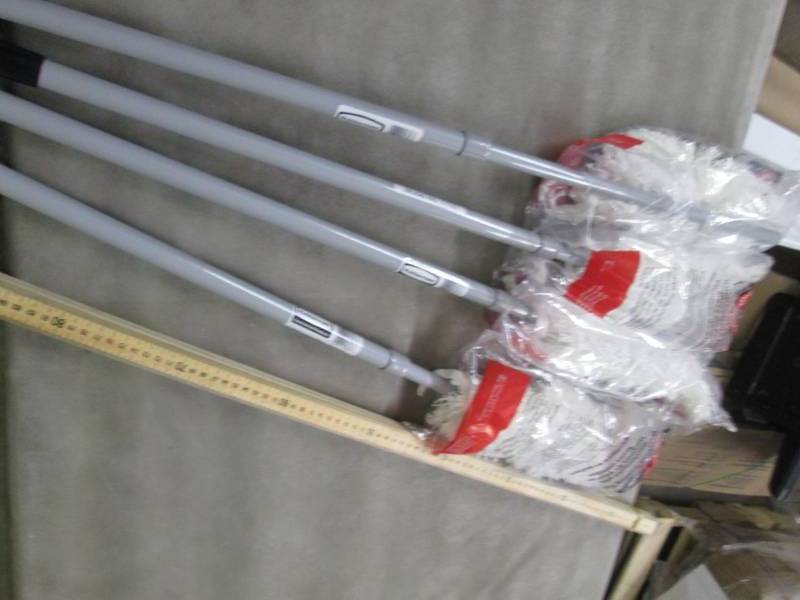 Lot of 4 Rubbermaid Extenable Duste...