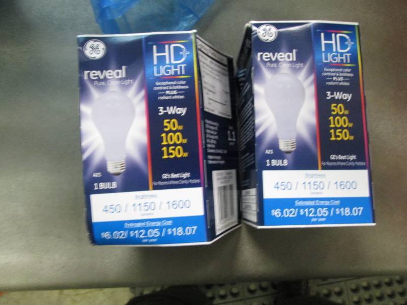 Lot of 4 GE Reveal 3 -Way Light Bul...