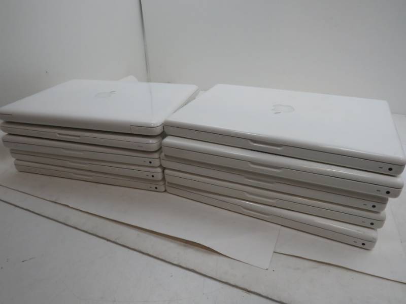 Lot of 10 MacBook from 2007 to 2009 Computers