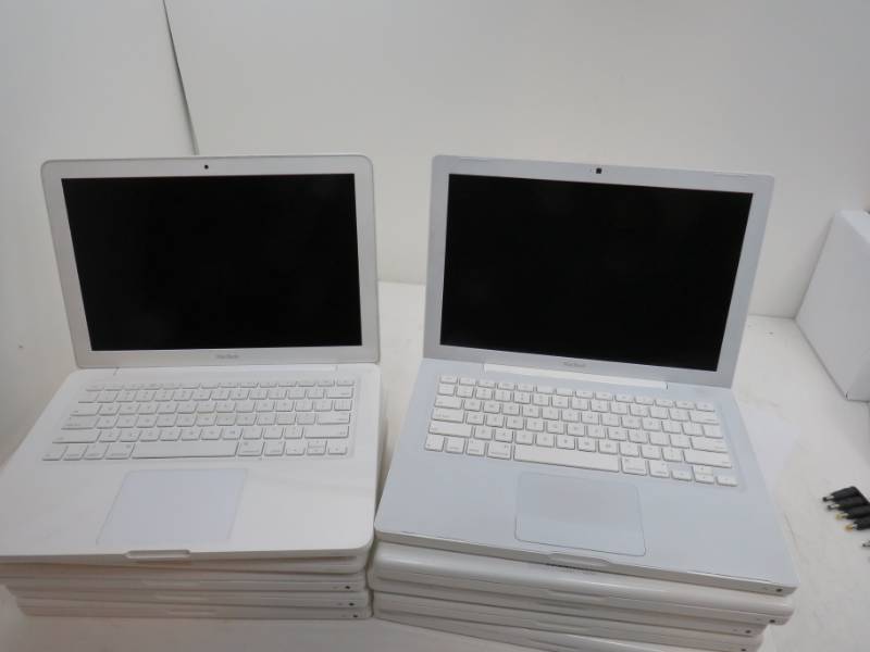 Lot of 10 MacBook from 2007 to 2009 Computers