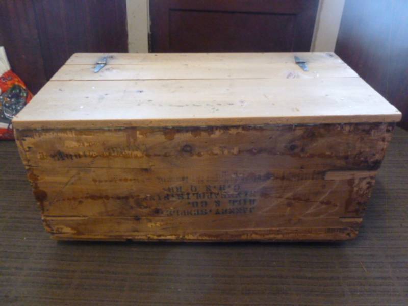 lot 10 image: Vintage Wooden Box