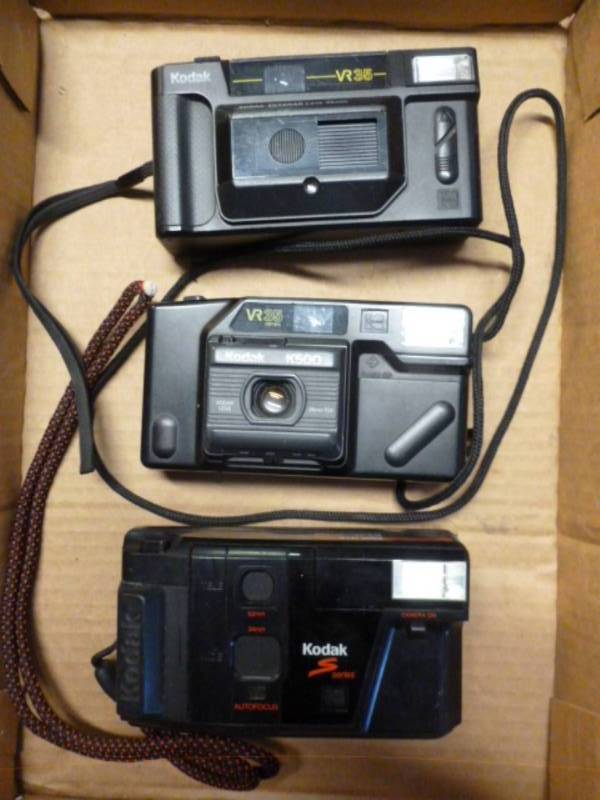 lot 20 image: Vintage Cameras