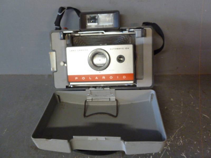 lot 24 image: Vintage Camera