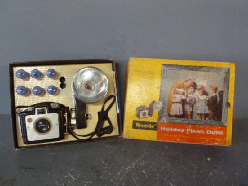 lot 26 image: Vintage Camera