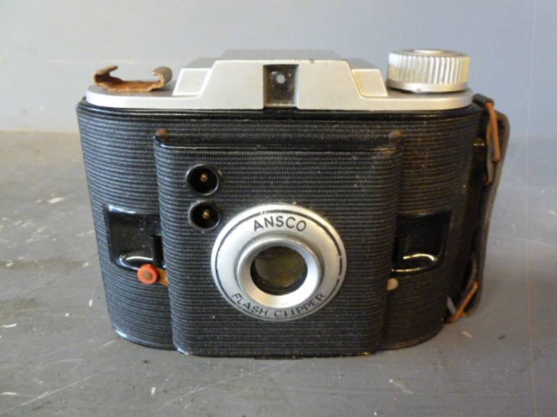 lot 28 image: Vintage Camera
