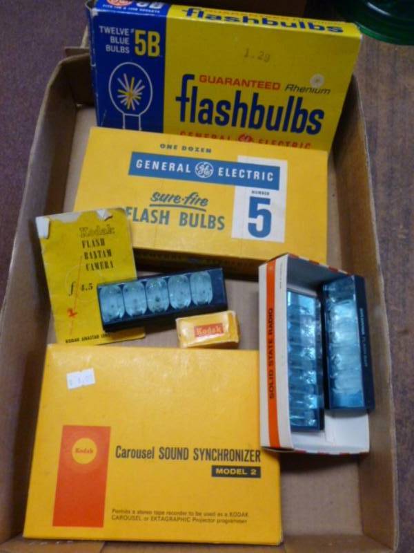 lot 31 image: Vintage Camera Items