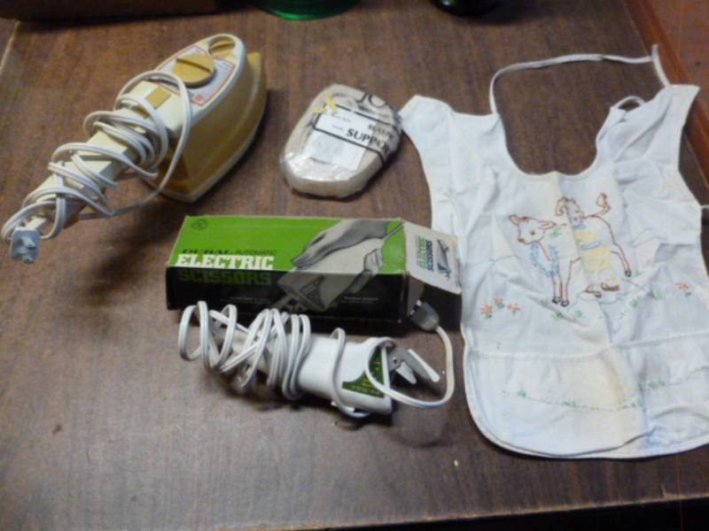lot 34 image: Sewing Related