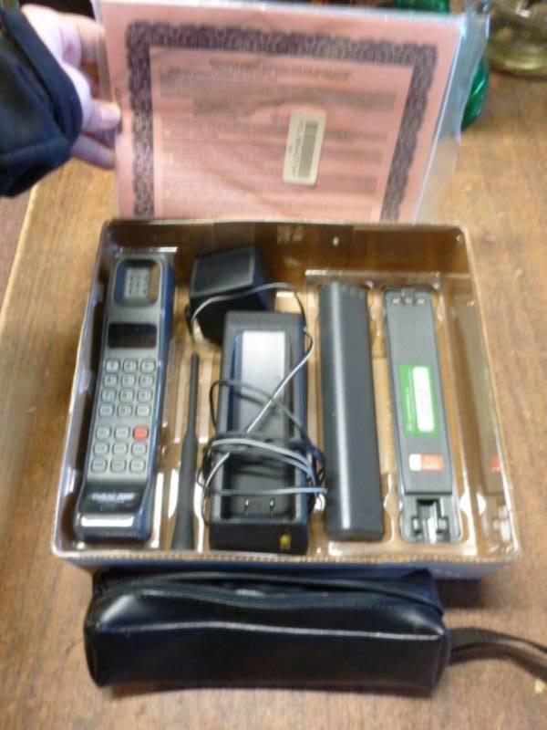 lot 37 image: Cell Phone