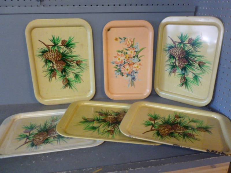 lot 38 image: Vintage Metal Serving Trays