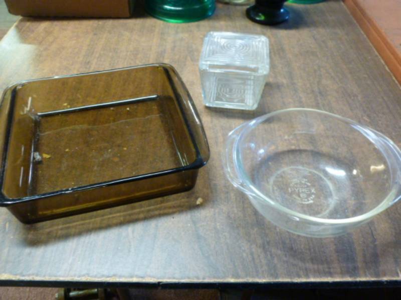 lot 39 image: Bakeware