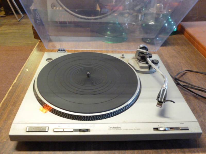 lot 44 image: Record Turntable