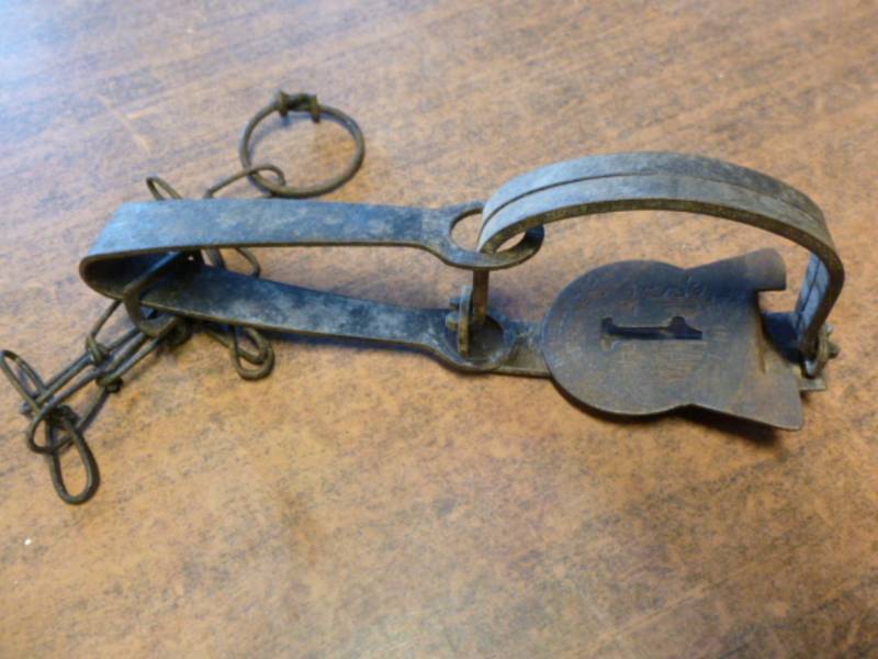 lot 67 image: Vintage Trap