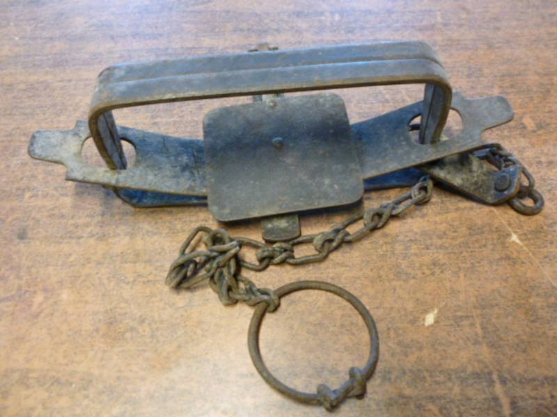 lot 69 image: Vintage Trap