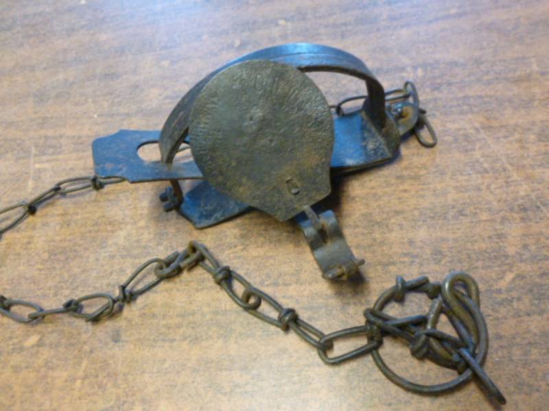 lot 71 image: Vintage Trap