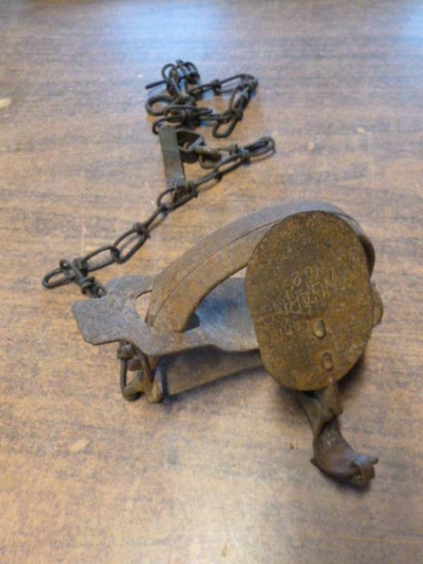 lot 72 image: Vintage Trap