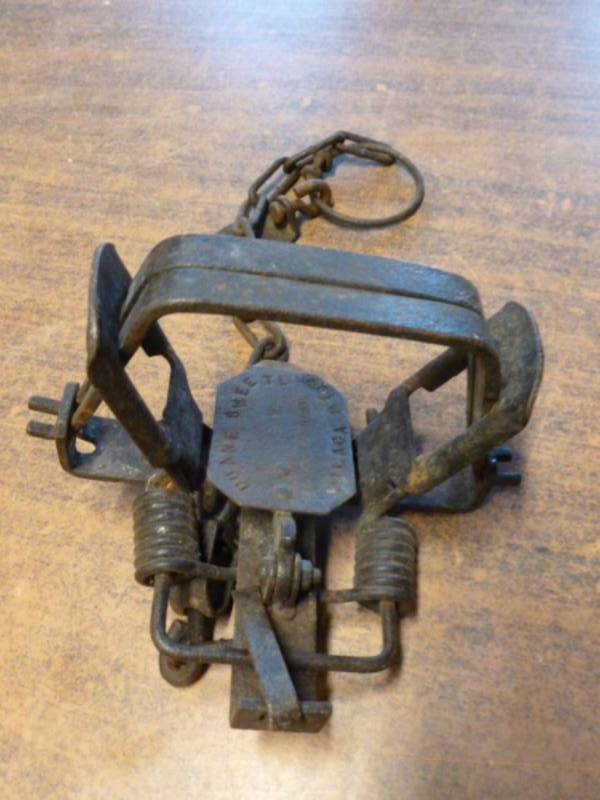 lot 73 image: Vintage Trap