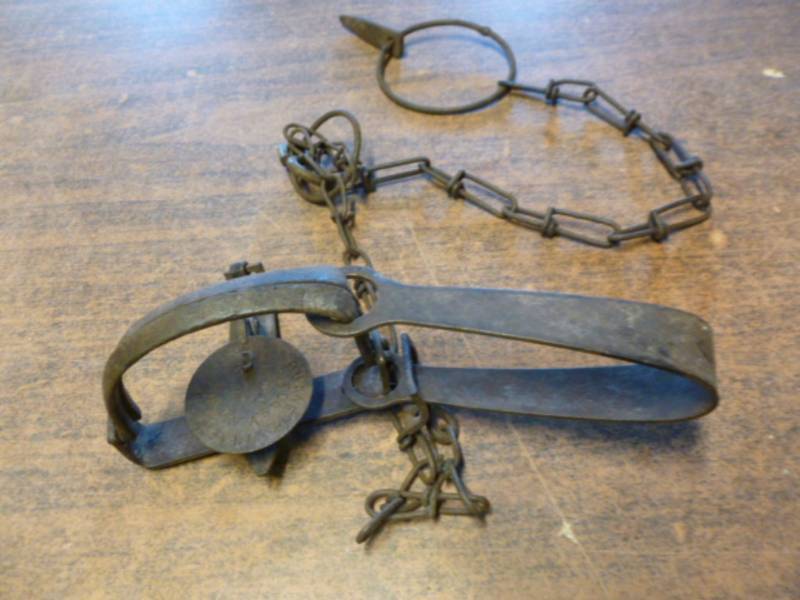 lot 75 image: Vintage Trap