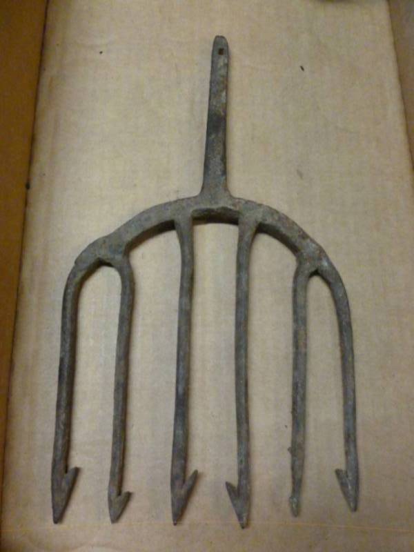 lot 80 image: Vintage Spear Head