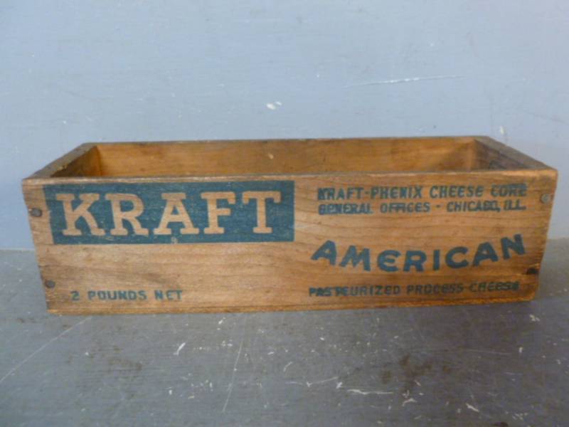 lot 115 image: Vintage Cheese Box