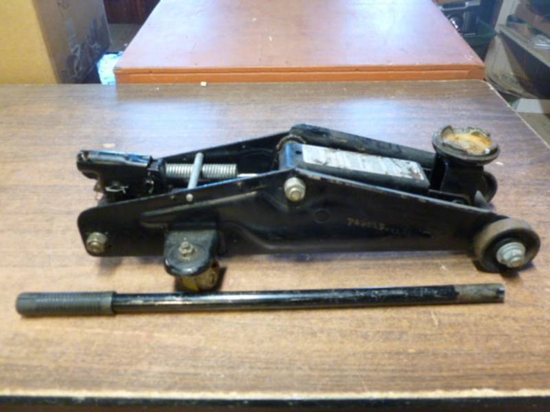lot 122 image: Floor Jack