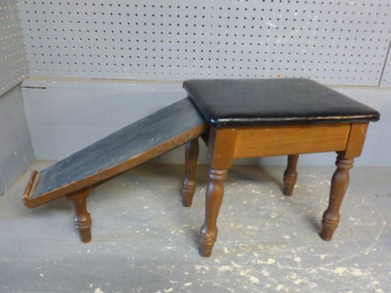 lot 124 image: Vintage Shoe Shine Stool