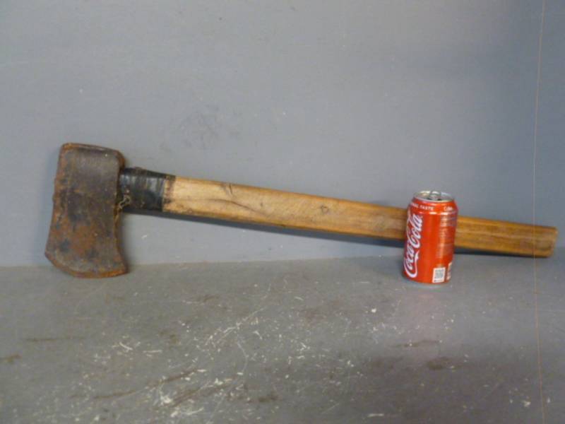 lot 125 image: Vintage Ax
