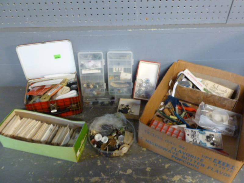 lot 127 image: Vintage Sewing Items