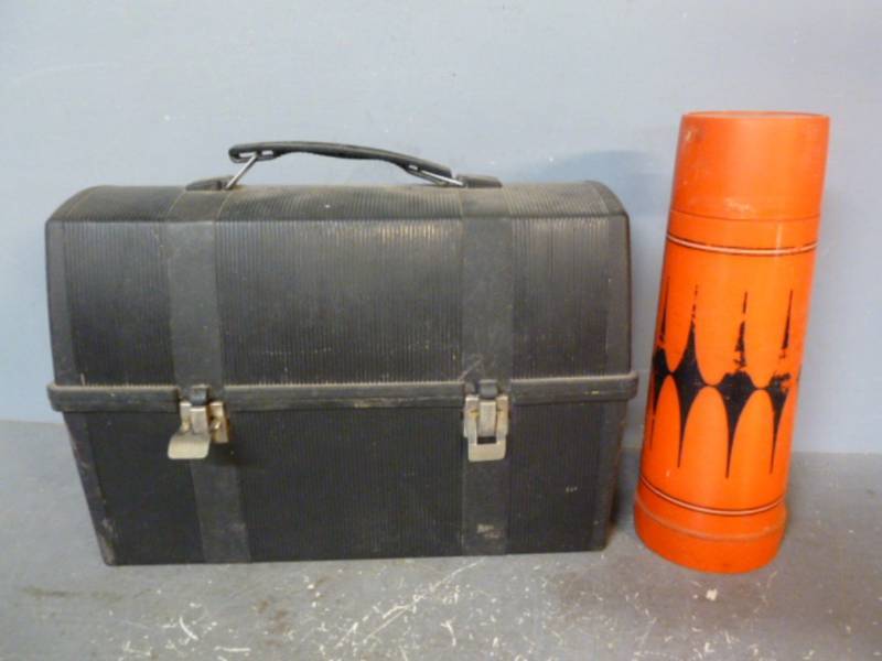 lot 136 image: Vintage Lunchpail