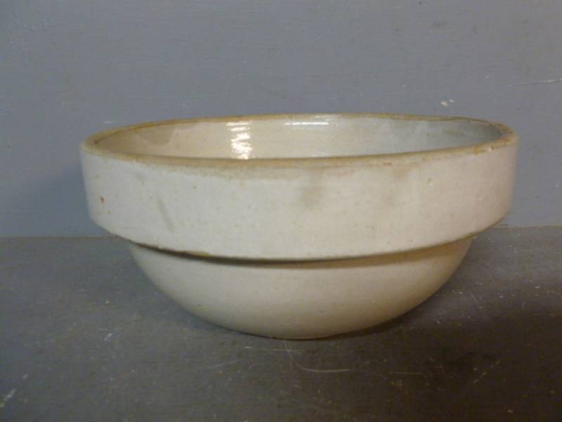 lot 142 image: Vintage Crock Bowl