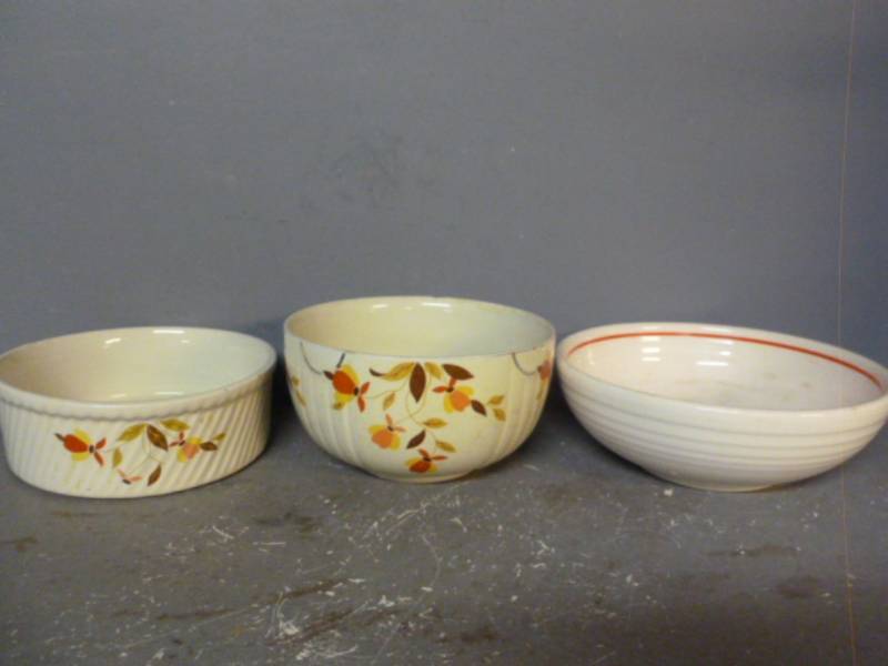 lot 147 image: Vintage Halls Jewel T