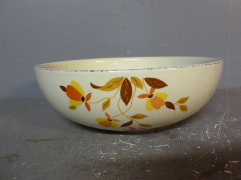 lot 148 image: Vintage Halls Jewel T