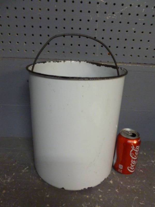 lot 164 image: Vintage Enamelware