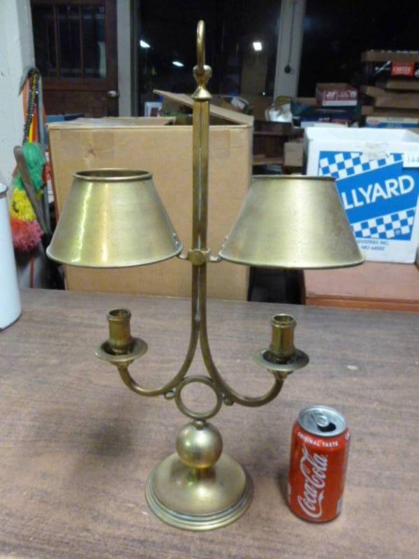 lot 165 image: Vintage Brass Candle Lamp