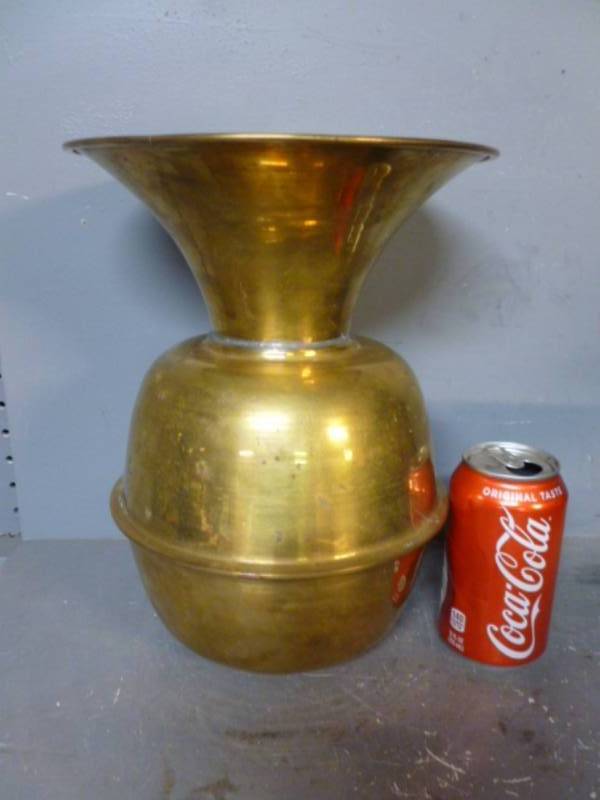 lot 166 image: Vintage Spittoon