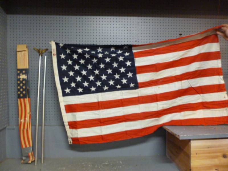 lot 173 image: Vintage Flag Kit