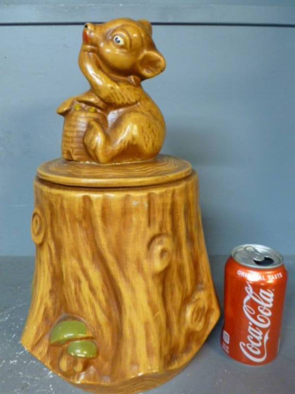 lot 174 image: Vintage Cookie Jar