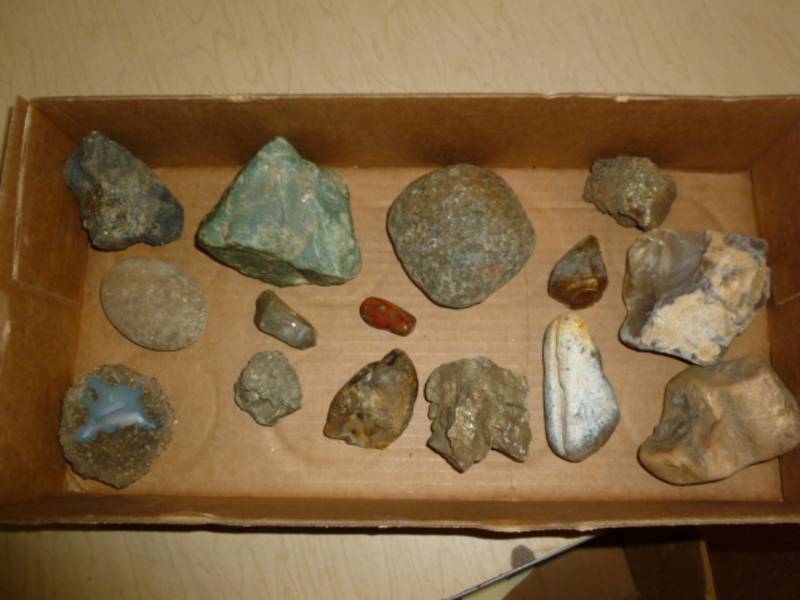 lot 178 image: Collector Rocks