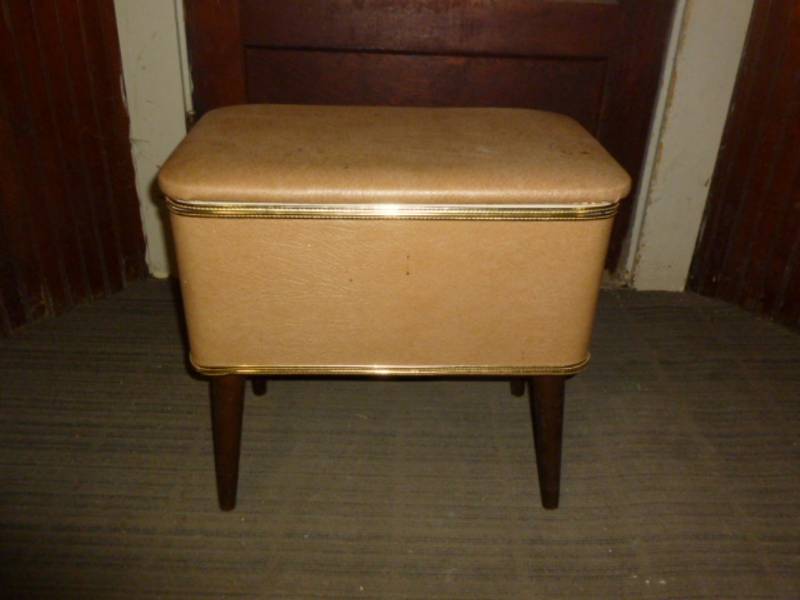 lot 216 image: Vintage Sewing Box