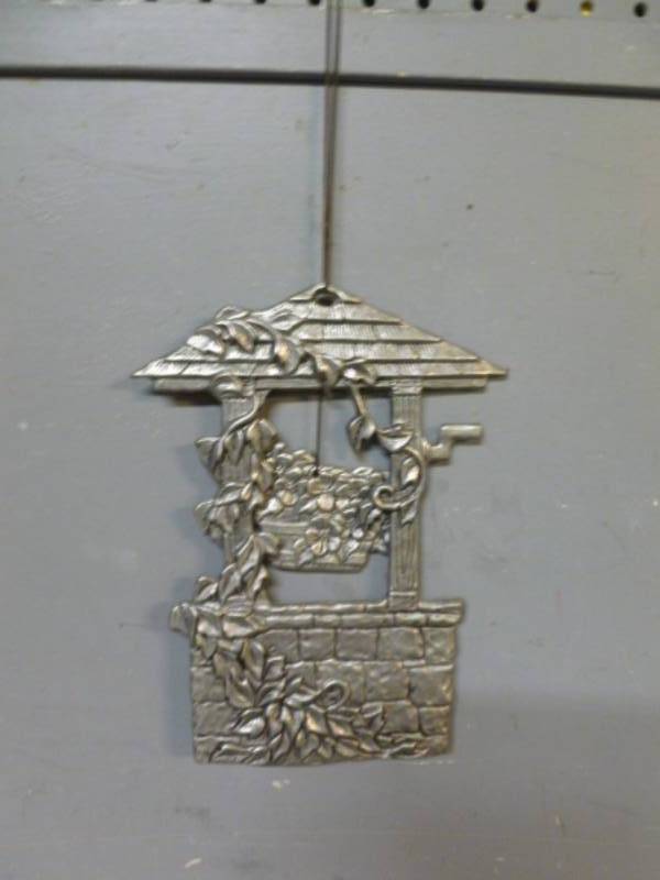 lot 223 image: Decorative