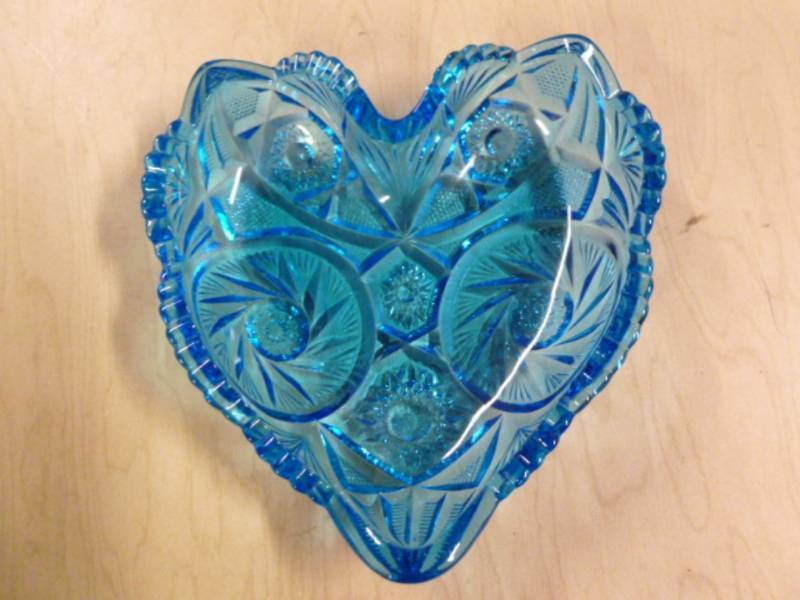 lot 225 image: Vintage Candy Dish