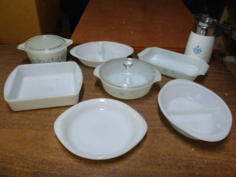 lot 239 image: Vintage Pyrex