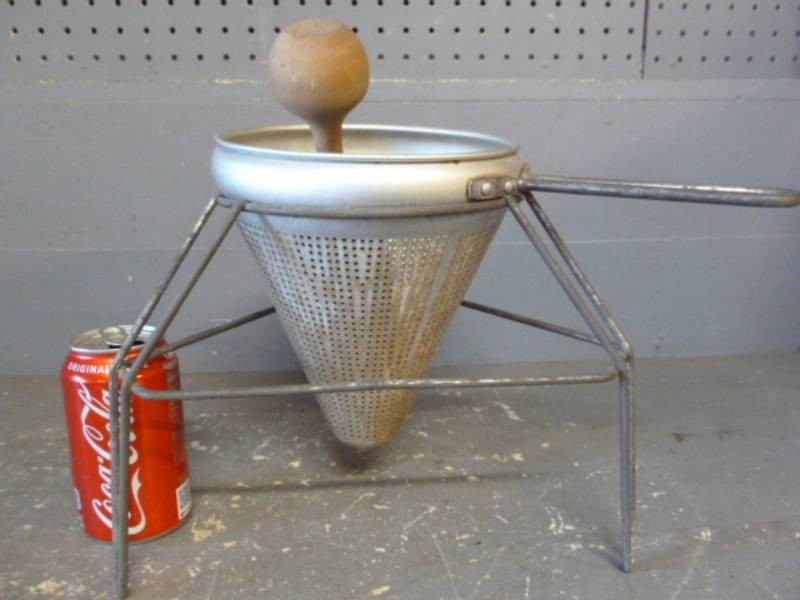 lot 247 image: Vintage Colander