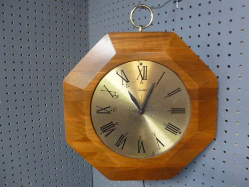 lot 249 image: Vintage Clock