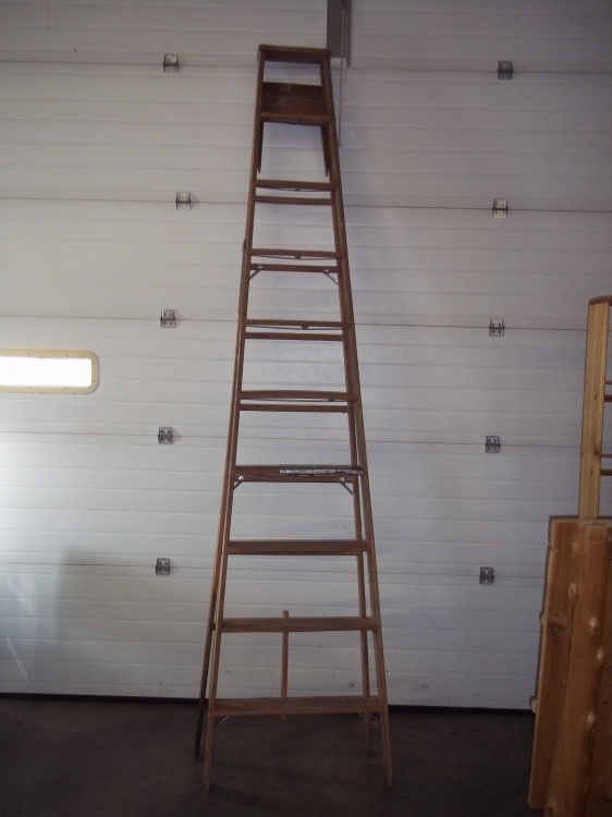 10 Wood Step Ladder